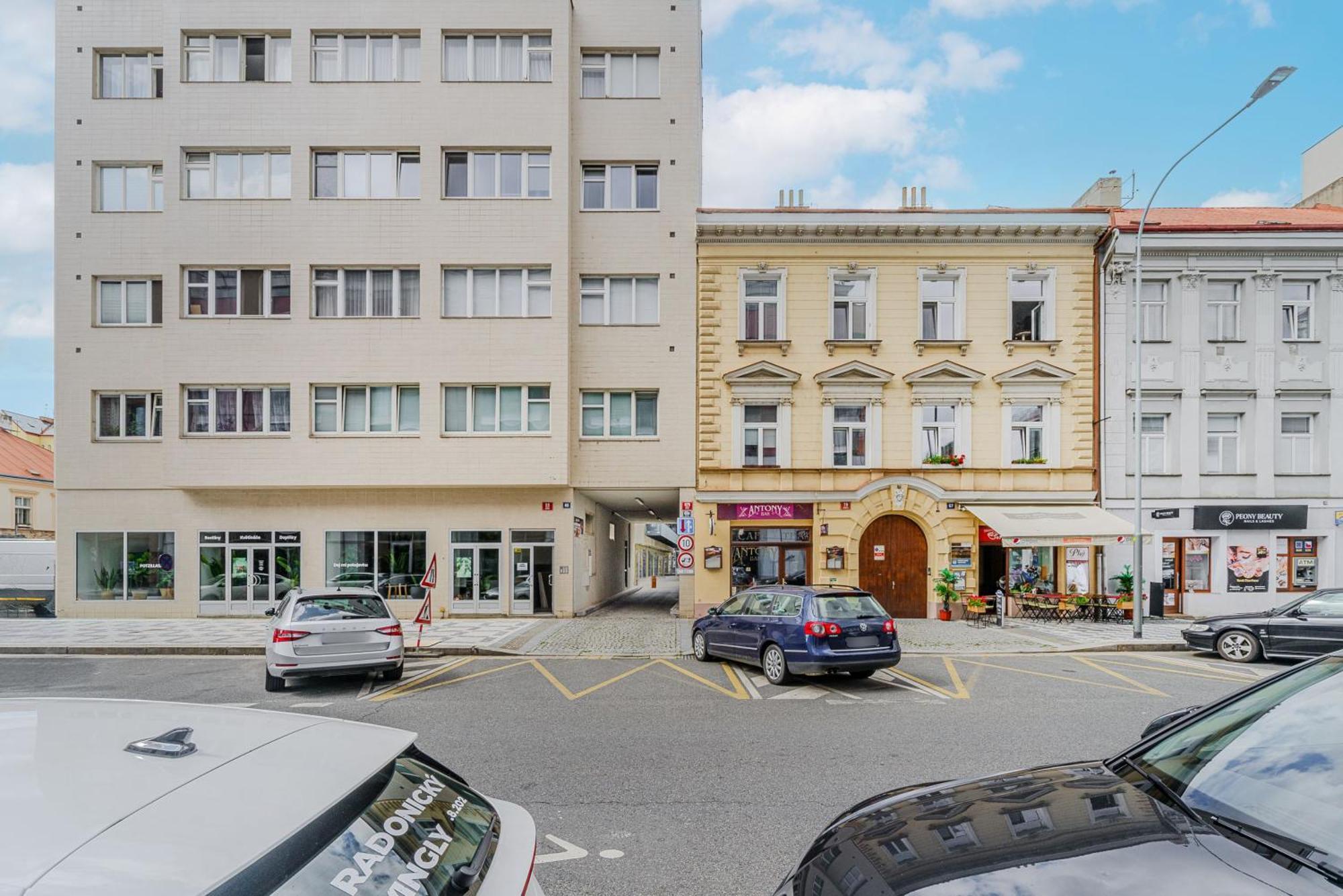 2-Level Apartments On Krizikova Near The Metro Πράγα Εξωτερικό φωτογραφία